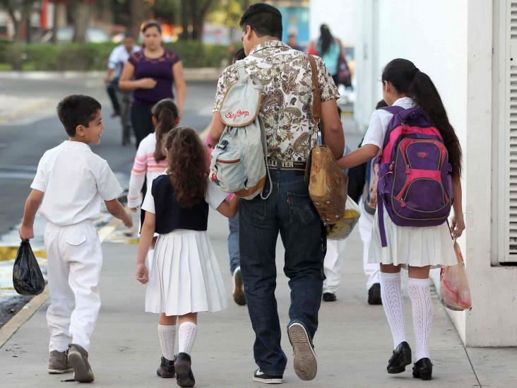 Padres de familia exigen mayor vigilancia en escuelas de Veracruz tras caso de joven fallecido por asalto