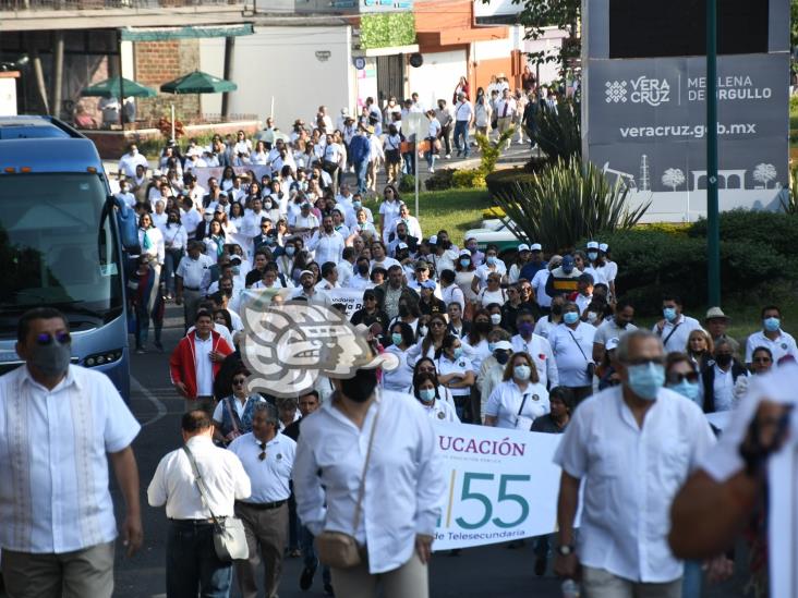 Maestros celebran con marcha aniversario 55 de Telesecundarias en Veracruz (+Video)