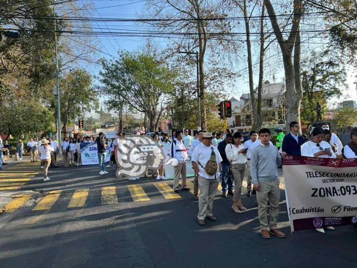 Maestros celebran con marcha aniversario 55 de Telesecundarias en Veracruz (+Video)