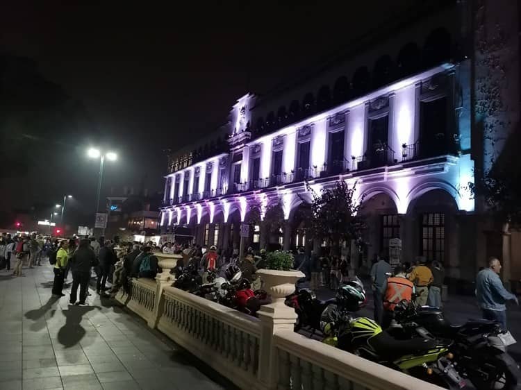 Me estás oyendo inútil, protestan trabajadores de CMAS Xalapa frente al ayuntamiento (+Video)