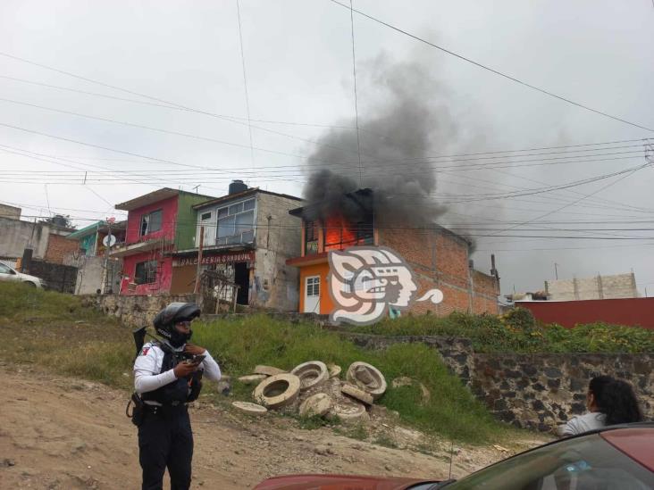 Bomberos rescatan a perrito en incendio en colonia 7 de Noviembre, en Xalapa (+Video)