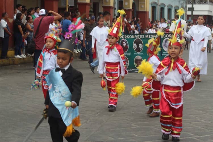Misantla se pone ‘guapa’ con desfile temático, peregrinación y cabalgata