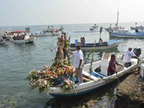 Con procesión en el mar, celebran a San Sebastián en Veracruz (+Video)