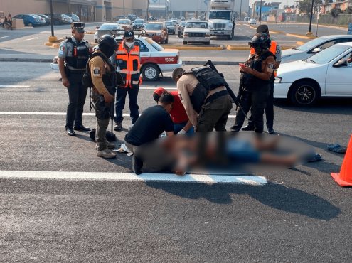 ¡Sobrevive! Hombre se lanza contra camioneta sobre la autopista Veracruz-Cardel