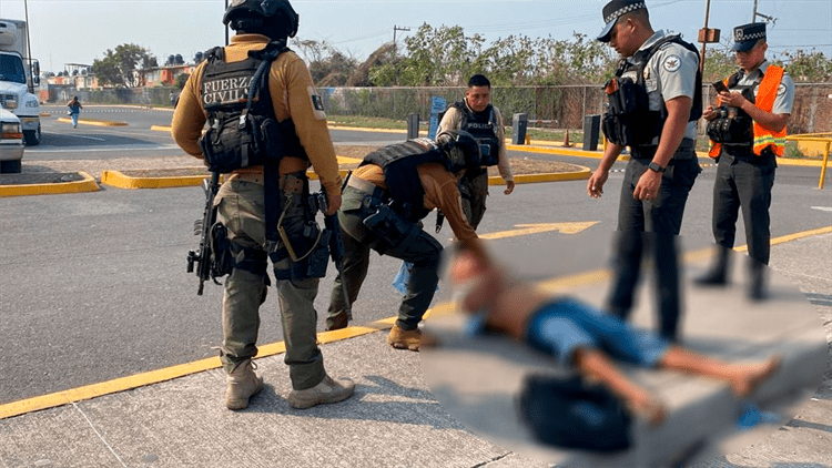 ¡Sobrevive! Hombre se lanza contra camioneta sobre la autopista Veracruz-Cardel