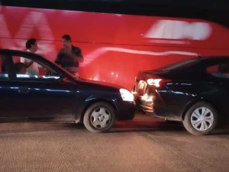 Chocan dos automovilistas en la avenida Rafael Cuervo, en Veracruz