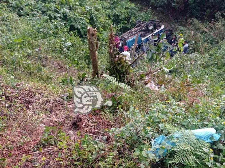 Campesino muere tras volcar y caer a un barranco en Totutla