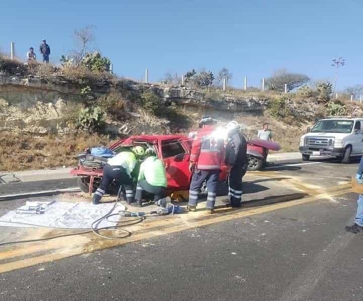 Accidente múltiple en la autopista Cuacnopalan-Oaxaca deja 3 muertos y 5 heridos