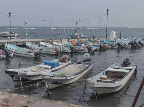 Pescadores no sacan lanchas del mar pese a rachas de norte en Veracruz