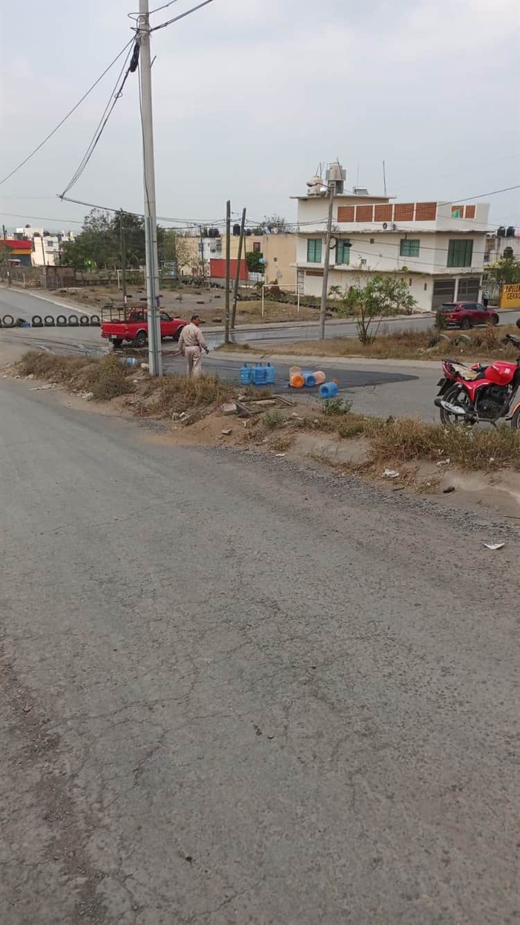 Vuelca motocicleta repartidora de agua en Torrentes, Veracruz