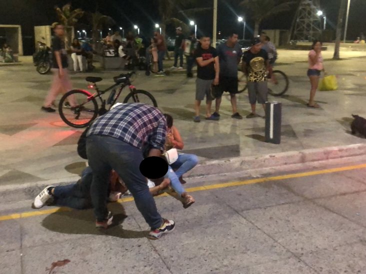 Derrapa joven motociclista en la plaza del Magisterio en Veracruz (+Video)