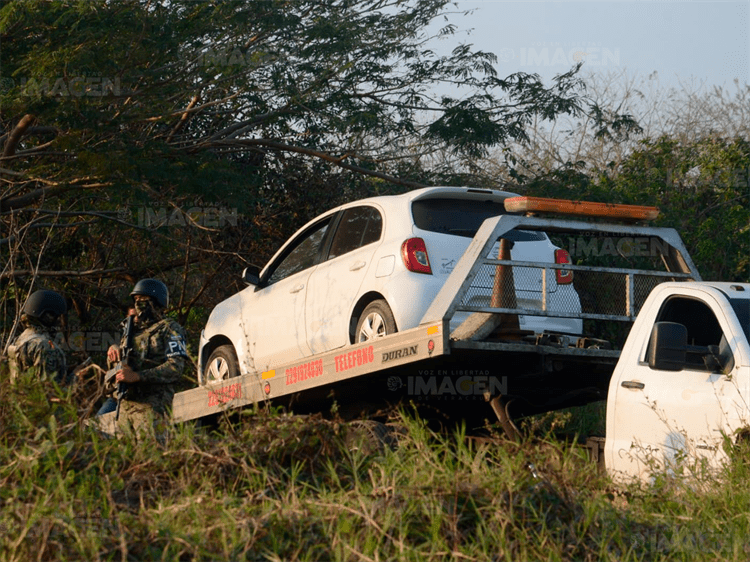 Hallan más vehículos usados en balacera en la carretera Veracruz-Xalapa(+Video)