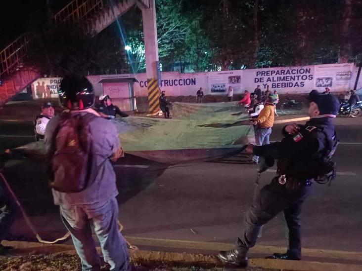 Desesperado sujeto casi se arroja de un puente; pasó en Banderilla