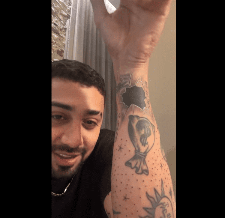 ¡Como Nodal! Brian Villegas “paponas” se borra tatuaje con inicial de su expareja Yeri MUA