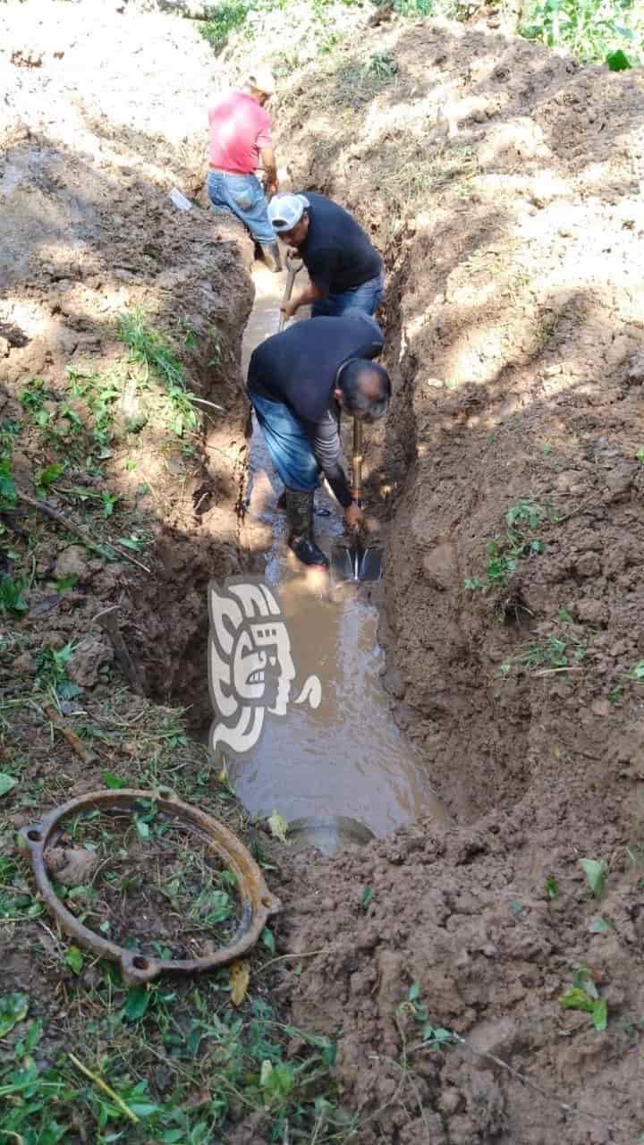 Colapsa línea de conducción de agua en Misantla
