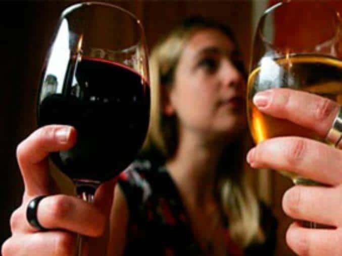 Más mujeres caen en alcoholismo en Acayucan; AA realiza semana de información