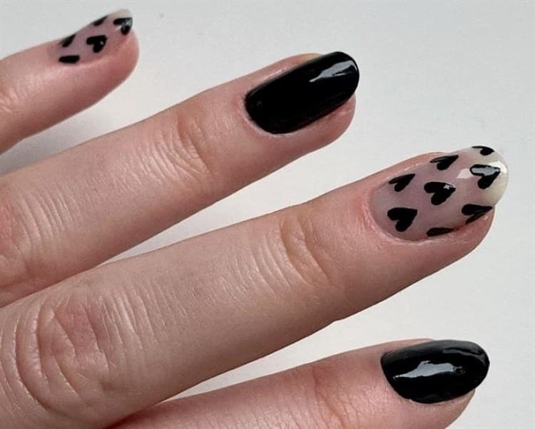 Recrea estos increíbles diseños de uñas con corazones negros para lucir el 14 de febrero