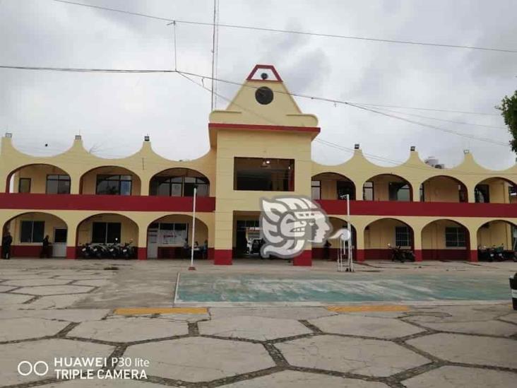 ¡Por morosos! CFE casi corta la luz en Palacio Municipal de Las Choapas