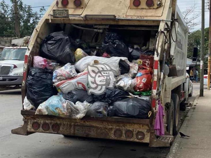 Con solo dos unidades recolectan basura en Minatitlán