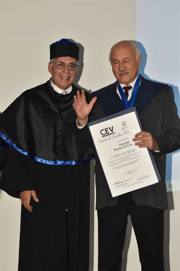 Entrega Centro de Estudios Veracruz reconocimientos Doctor Honoris Causa