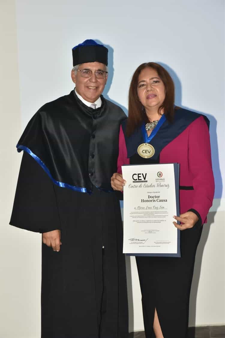 Entrega Centro de Estudios Veracruz reconocimientos Doctor Honoris Causa