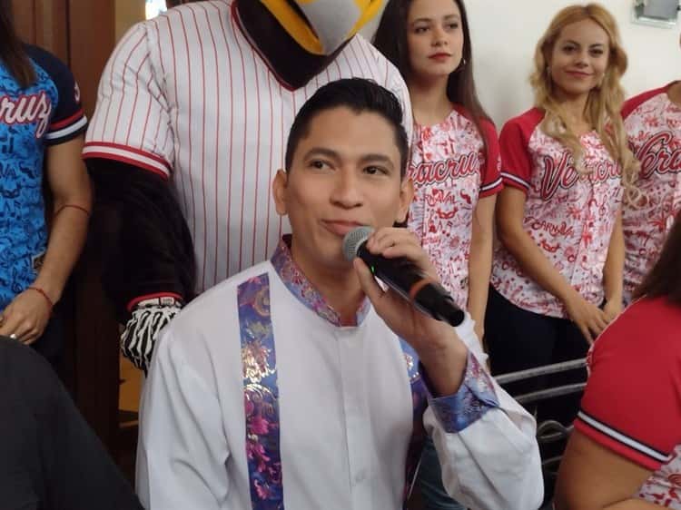 Israel Rodríguez va por la corona del Carnaval de Veracruz 2023