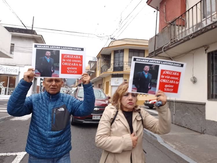 Exigen aparición de líder social y abogado en Orizaba (+Video)