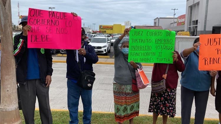 Campesinos de Ranchoapan se manifiestan en Veracruz; exigen pago de sus ejidos(+Video)