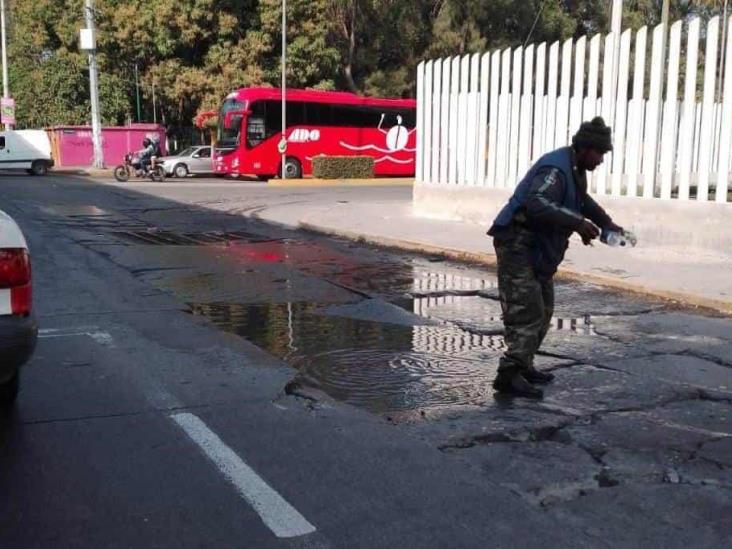 ¡Ojo aquí! Reportan fracturas en avenida Miguel Alemán en Veracruz