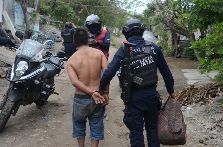 Golpean y amarran a presunto ladrón en la colonia Tarimoya, en Veracruz
