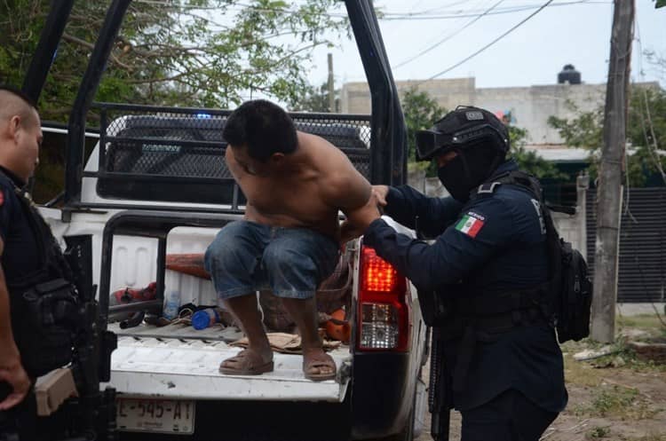 Golpean y amarran a presunto ladrón en la colonia Tarimoya, en Veracruz