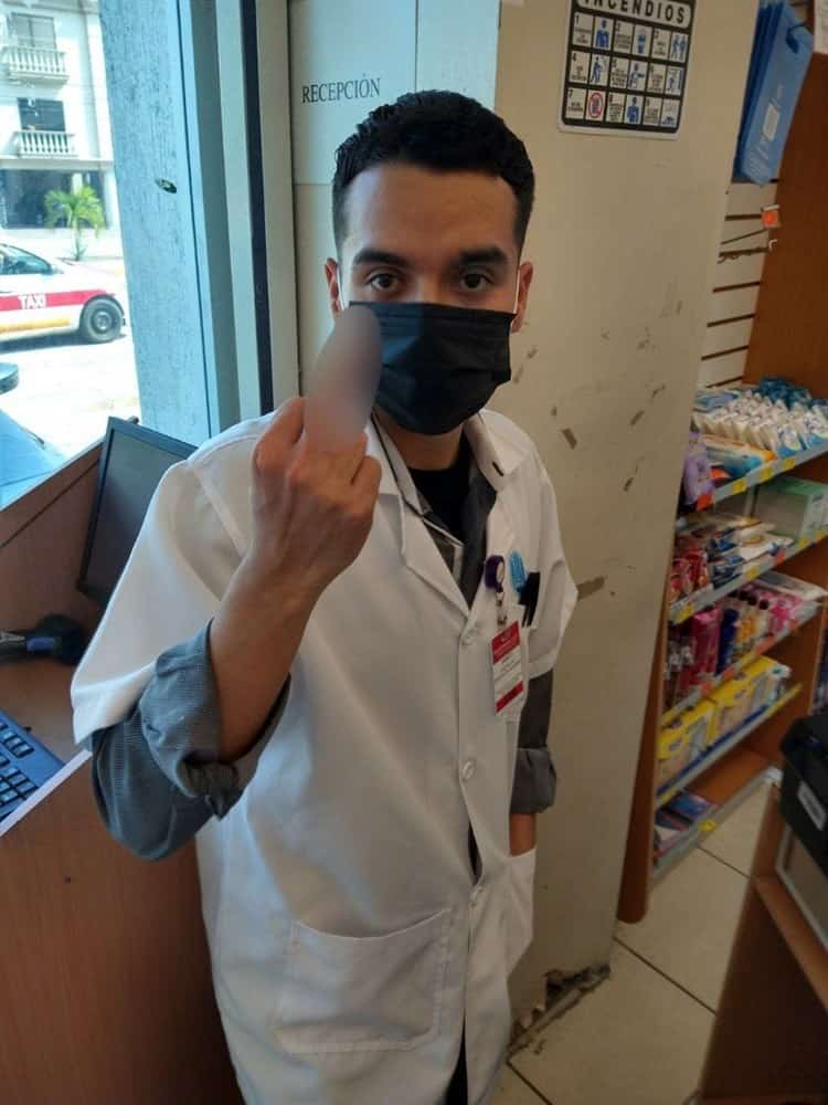 Empleado de Farmacias Guadalajara amenaza a cliente con un cutter