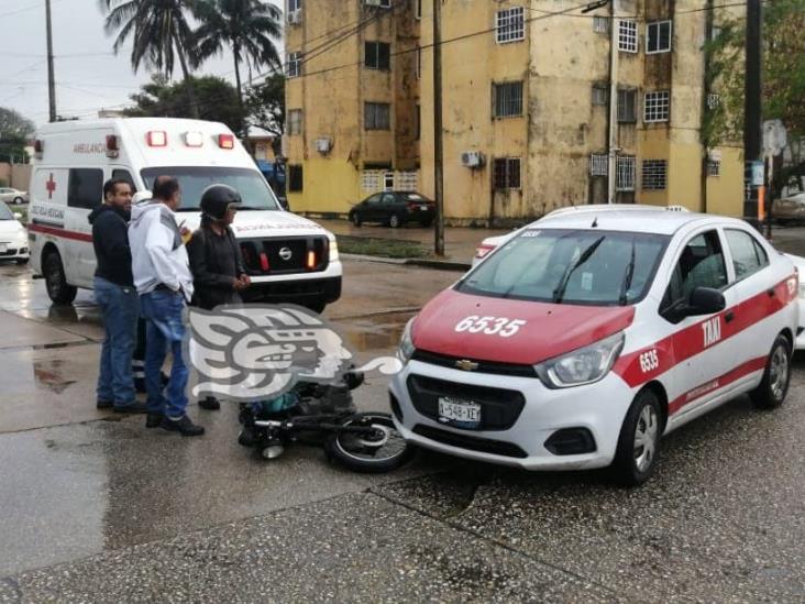 Impactan motociclista en Niños Héroes y Carrillo Puerto, en Coatzacoalcos