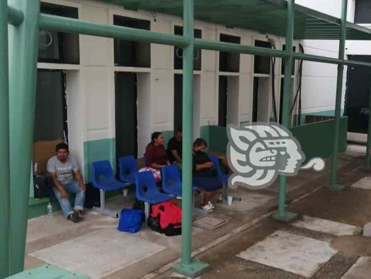 Toman medidas tras cobro de piso en IMSS en Coatzacoalcos; hasta sillas les pusieron
