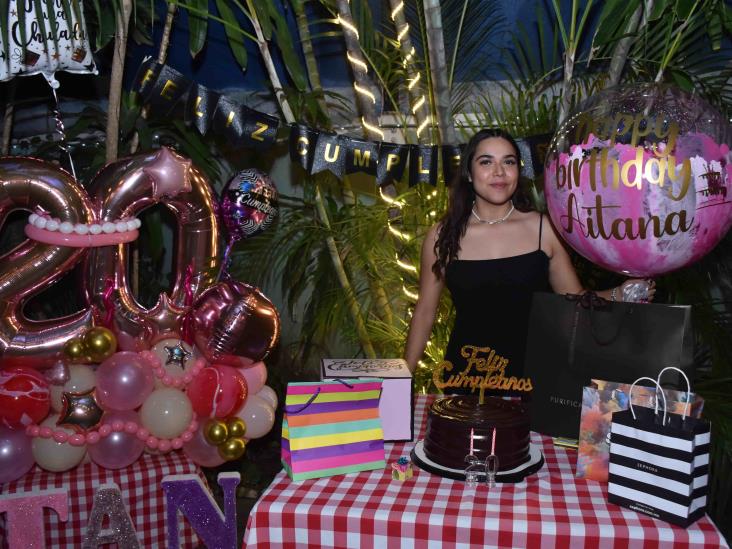 Aitana Guzmán Marín celebra 20 años de feliz vida