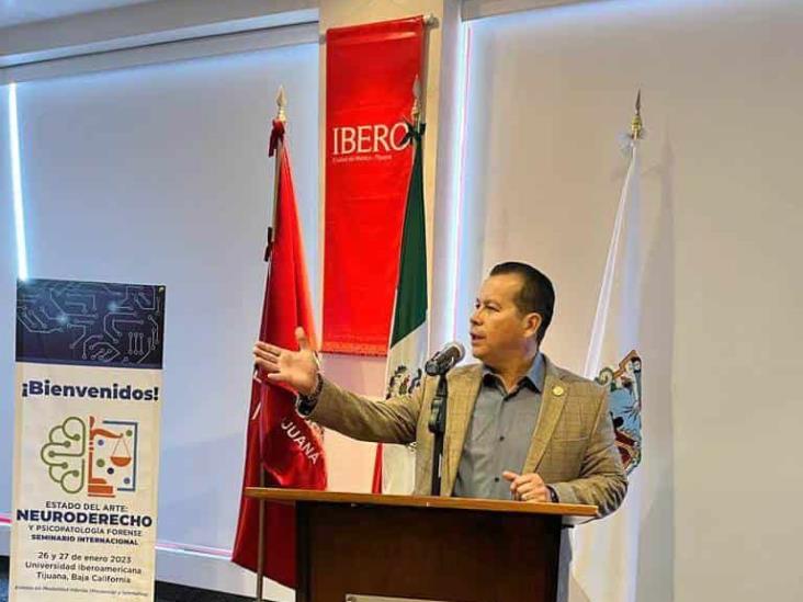 Jurista veracruzano da cátedra internacional en Neuroderecho en Tijuana