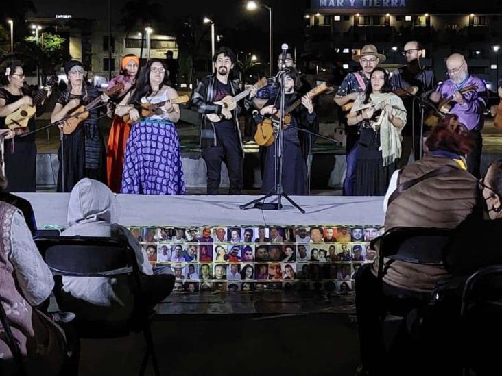 Realizan performance participativo en apoyo al Colectivo Solecito de Veracruz(+Video)