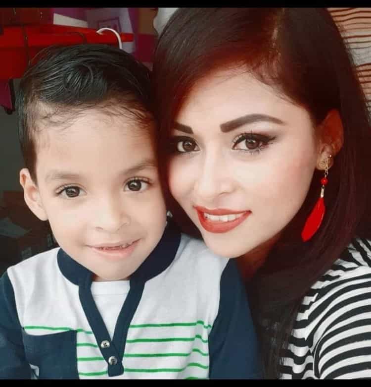 Velan a mujer empresaria y su hijo, fallecidos en accidente en Cotaxtla