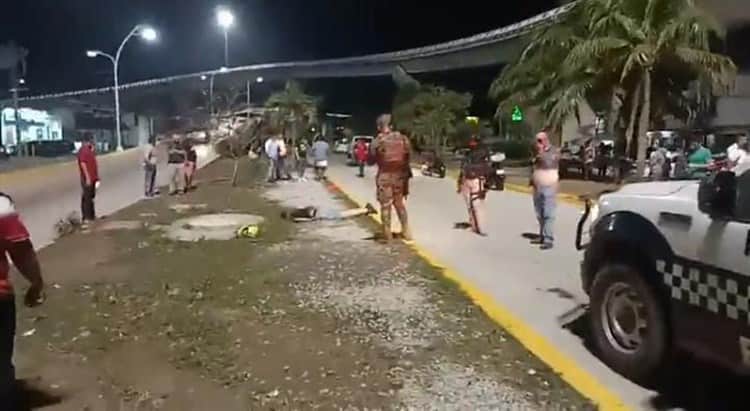 Derrapa motociclista en el puente La Boticaria; sufre lesiones de gravedad
