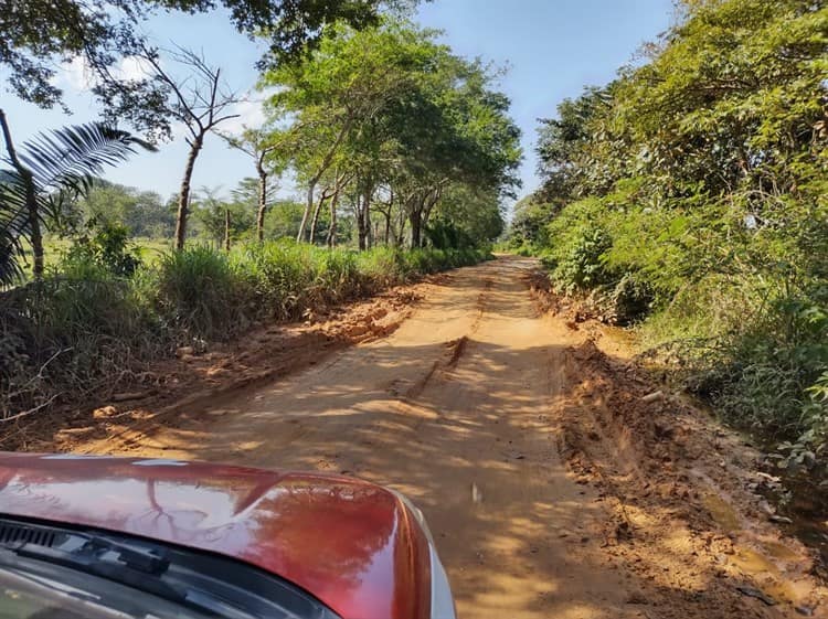 Alistan bloqueo en zona rural de Minatitlán por falta de obras (+Video)