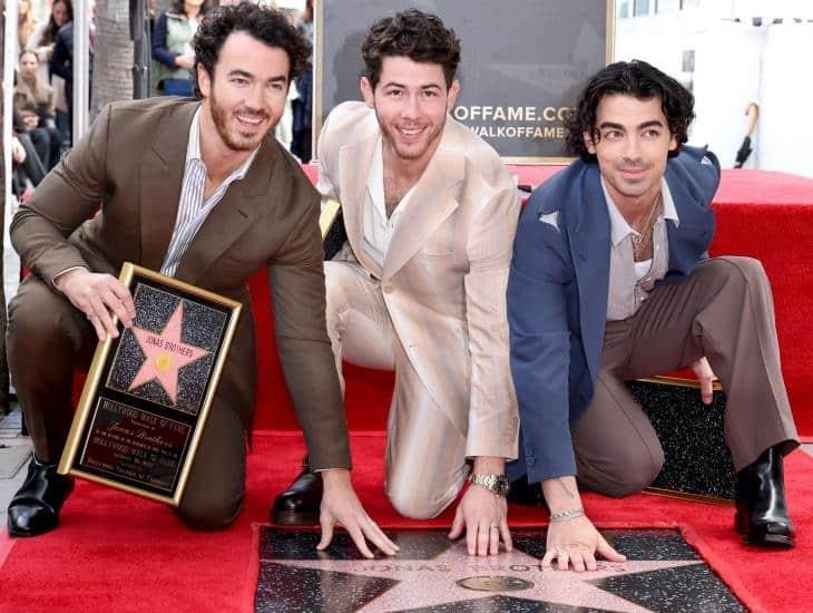 Reciben los Jonas Brothers estrella en el Paseo de la Fama de Hollywood