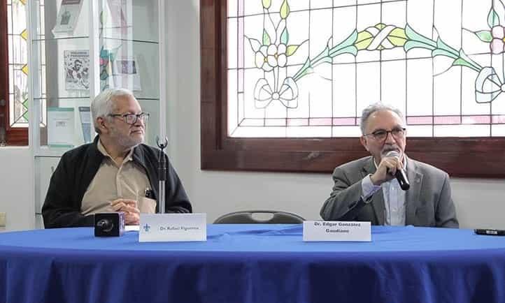 Jóvenes han cambiado lectura por videos y redes sociales: González Gaudiano