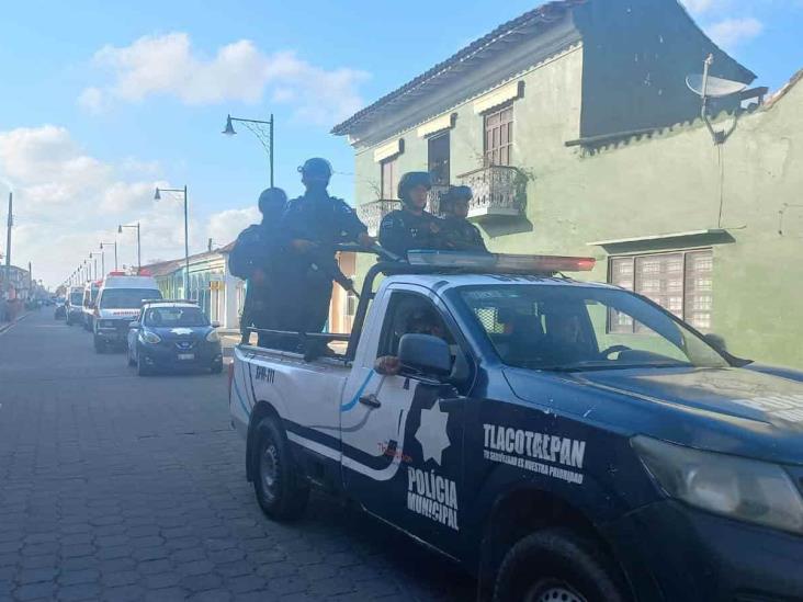 Desfilan las fuerzas de seguridad que vigilarán las fiestas de Tlacotalpan
