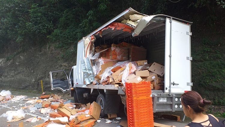 Tráiler sin frenos provoca carambola en puente Metlac de Ixtaczoquitlán