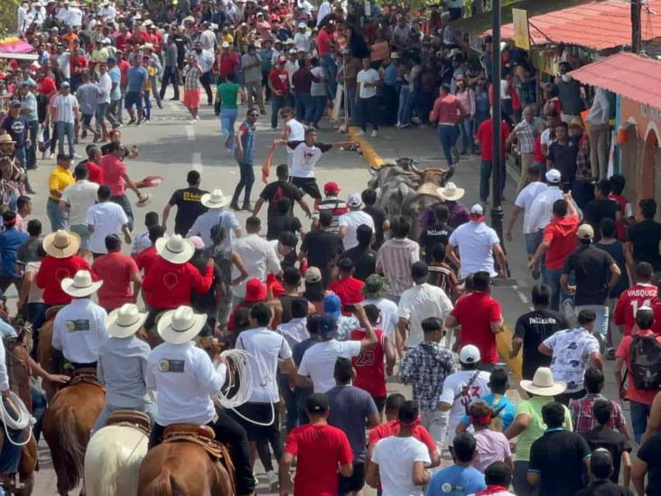 Es una tradición, alcalde presume saldo blanco por encierro de toros