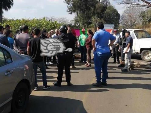 Pobladores de Tlaltetela bloquean carretera; apoyan construcción de Banco del Bienestar