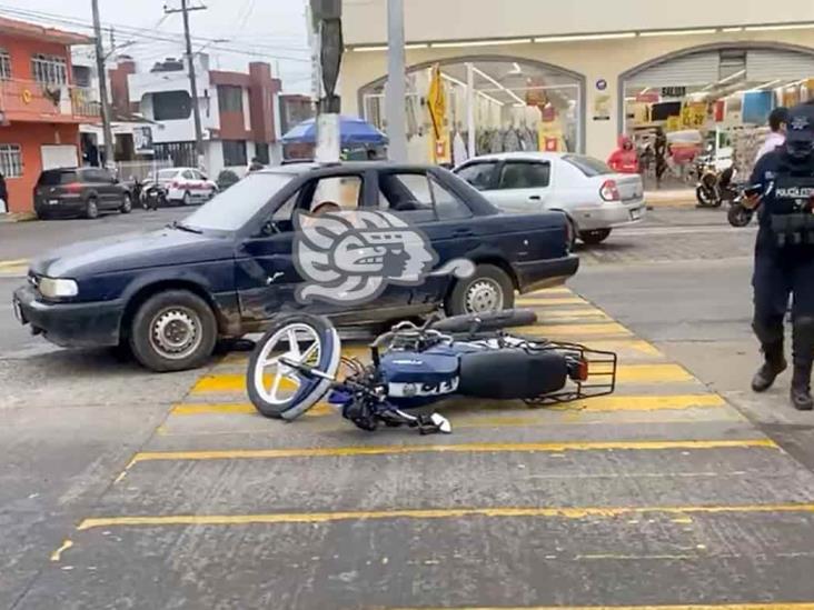 En Misantla, motociclista choca por querer ganarle el paso a un auto
