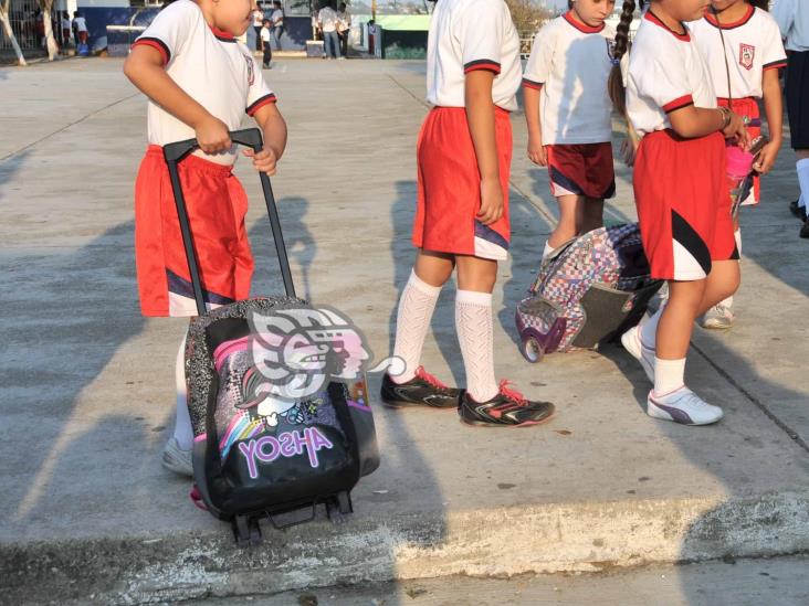 Padres xalapeños, preocupados por retos virales; piden ‘operativo mochila’