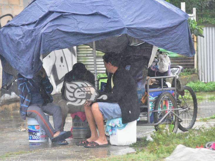 Lluvia enfrió las ventas en el tianguis de la Pancho Villa