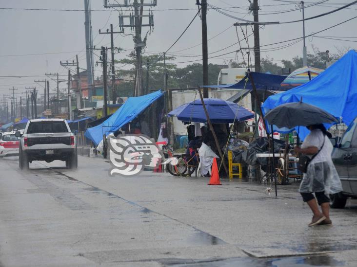 Lluvia enfrió las ventas en el tianguis de la Pancho Villa